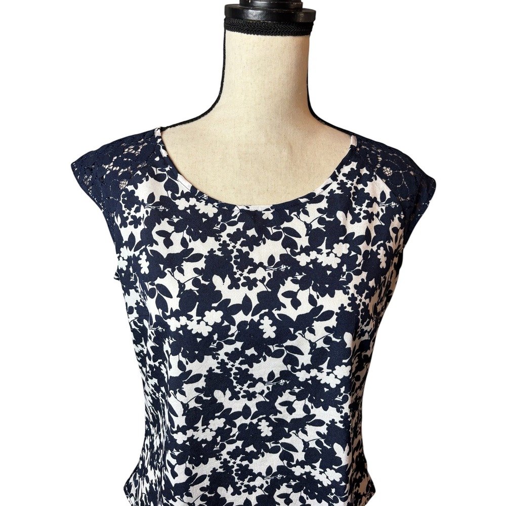 New York & Company Navy Blue White Floral Lace Shoulder Blouse Small